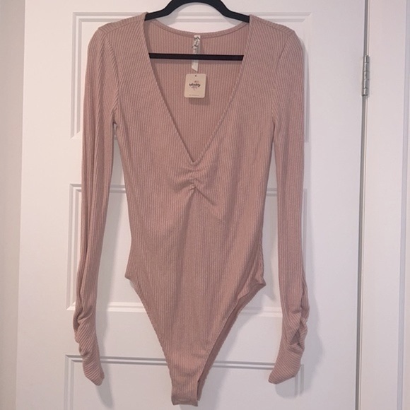 Free People Pink Cozy up with me long sleeves V-neck bodysuit size L=12-14 - Picture 3 of 15